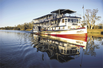 Murray River paddle steamer | Credits 200713V-NSWTourism