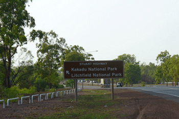 Stuart Highway road sign to Litchfield and Kakadu | Credits RAB